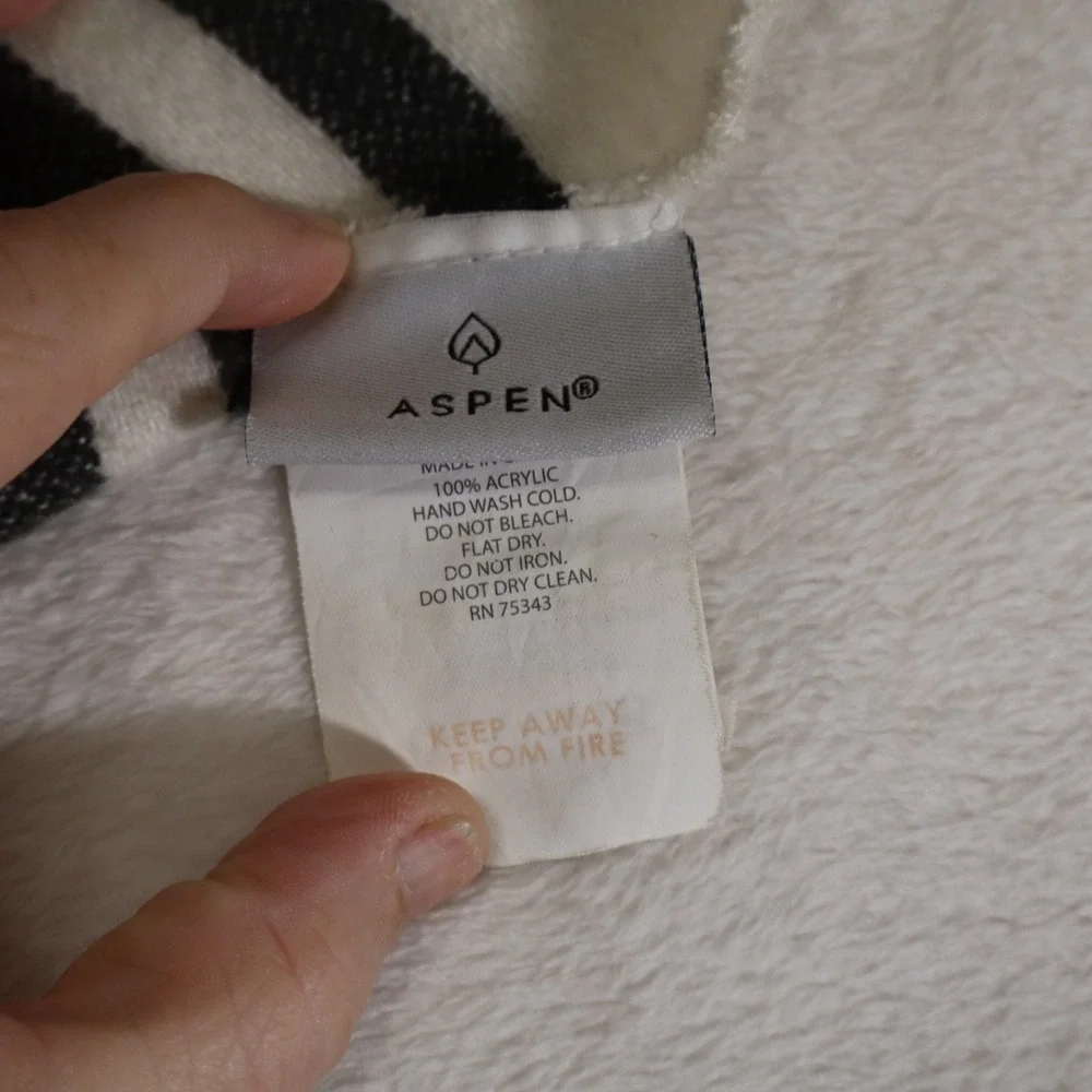 Aspen Red/White Plaid Throw Blanket With Fringe 71